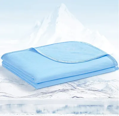 Produktbild von Kühldecke 150x200 cm - leichte Sommerdecke mit Arc-Chill 3.0, Q-Max > 0,5, selbstkühlende Decke für den Schlaf, 2-in-1 doppelseitig