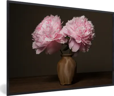 Produktbild von MuchoWow® Gerahmtes Poster Vase - Blumen - Rosa 90x60 cm - Poster mit Schwarzem Bilderrahmen Wandposter Rahmen Foto Bilder - Fotorahmen - Foto-Plakat