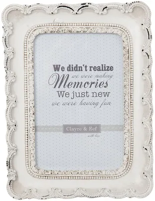 Zdjęcie produktu dla Ramka na zdjęcia z polirezyny, styl vintage, shabby chic, 15x20 cm, biała, Clayre & Eef, model 2F0193