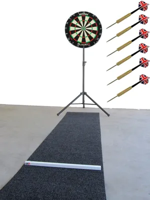 Produktbild von Winmau Blade 6 Triple Core Carbon Dartteppich Matte + Ständer + 6 x Steeldart