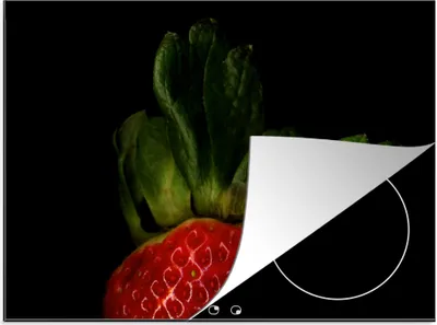 Produktbild von KitchenYeah© Herdabdeckplatte Erdbeere - Obst - Schwarz , 70x52cm, Küche Deko, Glaskeramikkochfeld Herdabdeckung, Abdeckplatte fùr Kochfeld