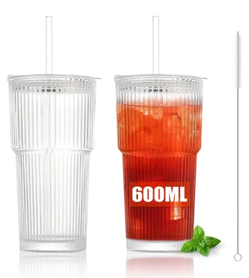 2er-Set geriffelte Gläser 600 ml mit Deckel & Strohhalm
