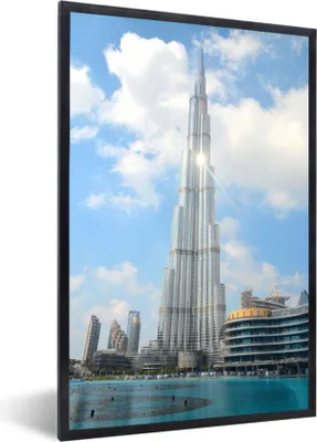 Produktbild von MuchoWow® Gerahmtes Poster Die Sonne scheint auf den Burj Khalifa in Dubai 60x90 cm - Poster mit Schwarzem Bilderrahmen Wandposter Rahmen Foto Bilder - Kunst