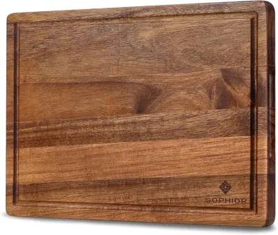Obrázek produktu pro Krájecí prkénko, rozměry 35x25x2,5 cm, vyrobené z akáciového dřeva, s žlábkem pro odvod šťávy a s úchytkami, vhodné do kuchyně