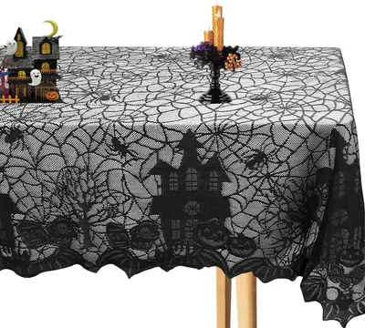 Image de Nappe d'Halloween - 135 x 175 cm. Nappe d'Halloween avec motif de toile d'araignée - Nappe en dentelle noire avec motif de château hanté