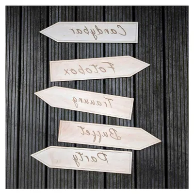 Produktbild von Holzschilder für Hochzeitswegweiser | Set mit 5 Holzpfeilen