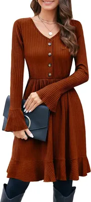 Produktbild von Gestrickter Jumpsuit-Kleid für Damen mit V-Ausschnitt, dekorativen Knöpfen und langen Ärmeln, in Braun