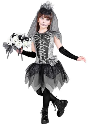 Kinder Skelettbraut Mara im schwarz-grauen Halloween Kleid mit Knochenprint, Brautschleier und schwarzen fingerlosen Handschuhen.