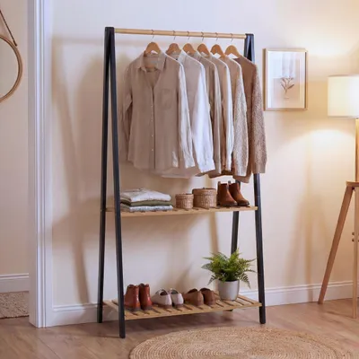 Produktbild von Bambus Standgarderobe HWC-Q32, Garderobenständer Kleiderständer Schuhregal, Stange 2 Ablagen 130x70x44cm  natur-schwarz