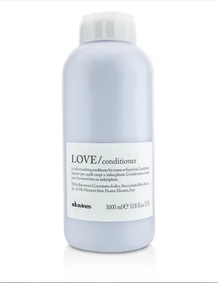 Produktbild von Davines Essential Haircare Love Smoothing Conditioner Bändigender Conditioner für raues und widerspenstiges Haar 1000 ml