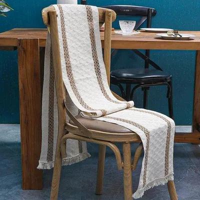 Zdjęcie produktu dla Bieżnik stołowy Unyqoos® w stylu boho, rustykalny, z frędzlami – przytulna dekoracja na jesień, dostępny w rozmiarach 30 x 180 cm i 30 x 240 cm, idealny dla 4–8 osób