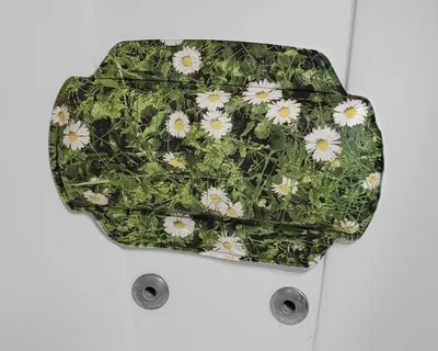 Produktbild von Kleine Wolke Daisy Nackenpolster 32x22cm Blumenmotiv Weiß-Grün Badewannenkissen PVC-Schaum weich mit Saugnäpfen Komfort Badewanne