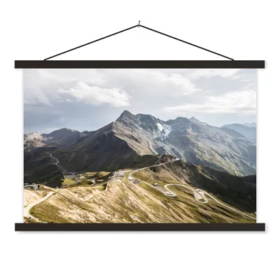 Produktbild von MuchoWow® Textilposter Bewölkter Himmel über einer Berglandschaft 90x60 cm mit schwarzem Rahmen - Aufhängungssatz