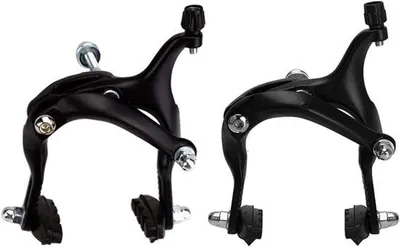 Productafbeelding van 1 paar remklauwen van het type C. Geschikt voor voor- en achterwielen, lengte 61-79 mm. Geschikt voor racefietsen met vaste versnellingen en als accessoire voor racefietsen - Zwart