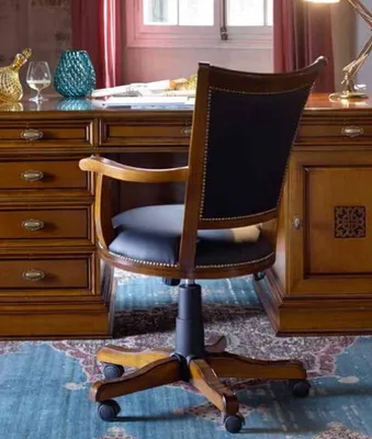 Produktbild von Casa Padrino Luxus Bürostuhl Schwarz / Braun - Höhenverstellbarer Schreibtischstuhl - Drehstuhl mit edlem Kunstleder - Luxus Büro Möbel - Luxus Qualität -  Italy