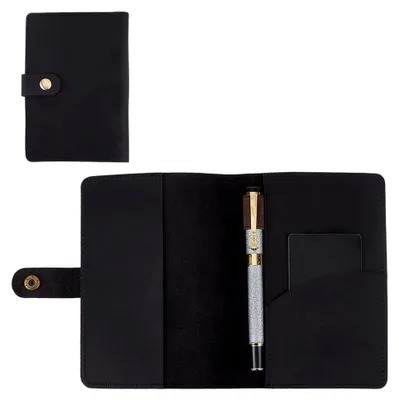 Produktbild von Handgefertigtes Notizbuch aus Rindsleder mit Stiftfach, 16 x 11 cm, nachfüllbares Etui für Reisepass, Karten und Notizen (Schwarz)