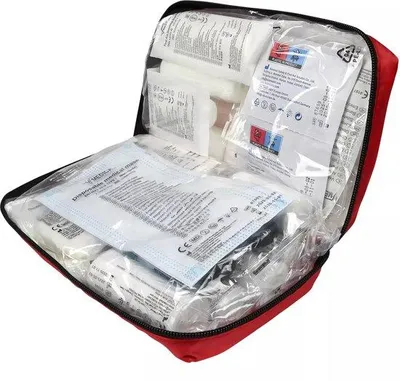 Produktbild von STEGGER Erste-Hilfe-Set Auto nach DIN 13164:2022, 44-teilig, Verbandtasche in roter Nylontasche