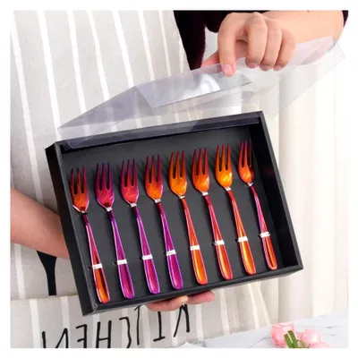 Produktbild von YDware Kuchengabeln, 18/10 Edelstahl, Regenbogenrot, Set mit 8 Stück, 14 cm, kleine Salatgabeln, Vorspeisengabeln mit schwarzer Geschenkbox, spülmaschinenfest