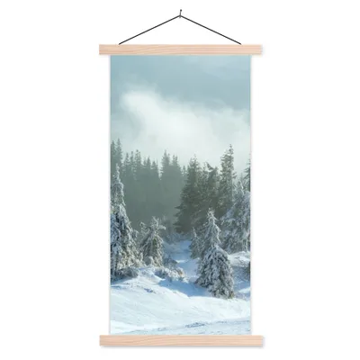 Produktbild von MuchoWow® Textilposter Wald - Schnee - Winter 40x80 cm mit holzfarbenen Rahmen - Wohnzimmer