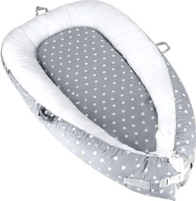 Imagen del producto de Cuna portátil para bebés, fabricada con materiales suaves, ideal para viajes y disponible en varios colores.