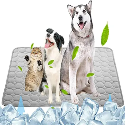 Produktbild von Selbstkühlende Hunde-/Katzenmatte, waschbare Kühldecke für Haustiere, Schlafmatte aus Eisseide, atmungsaktiv, ungiftig, ideal als Strandbett für große Hunde und Katzen (ohne Wasser).