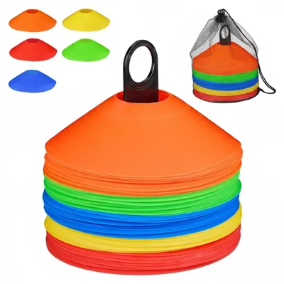 Image de Lot de 80 cônes de signalisation Relaxdays pour le football, 5 couleurs, avec supports et sac de transport, H x P : 5 x 19 cm, PE, cônes de football, multicolores