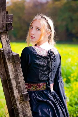 Produktbild von Mittelalterliches Viskose Kleid Schwarz Größe L mit weiten Trompetenärmeln und Schnürung
