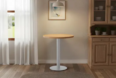 Produktbild von Bistrotisch Joan | 80 cm rund | Holz | Farbe: Eiche | silbernes rundes Säulengestell aus Metall | Säulentisch/Esstisch für Küche, Café & Essbereich