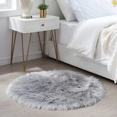 Zdjęcie produktu dla Poduszka imitująca futro, idealna do łóżka lub sofy, wymiar 90 x 90 cm