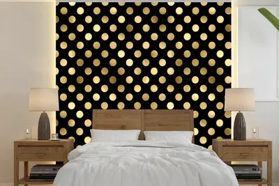 Produktbild von MuchoWow® Fototapete für Wohnzimmer oder Schlafzimmer Wandtapete Vinyl Motivtapete Muster - Punkte - Gold - 240x240 cm - Schlafzimmer-Tapete