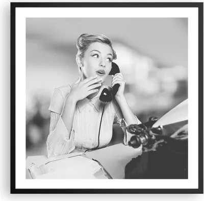 Produktbild von Gerahmtes Poster - Schwarzer Rahmen - Vintage Schwarzweiß Telefonieren - 60x60 cm - Wand Bild - Wanddeko - Wandbilder - Kunstposter - Wandposter - Bilderrahmen - Bilder - Kunstdruck - P2BAC60x60-4592