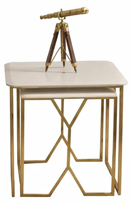 Image de Table d'appoint élégante avec un plateau blanc et des accents dorés