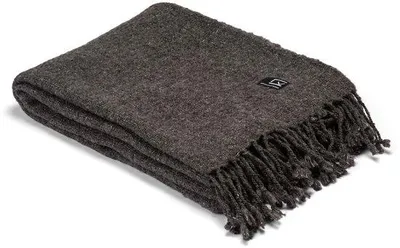 Zdjęcie produktu dla Unyqoos® Kosta Linneväfveri, pled/narzuta Sjövallen, 130x170 cm, szara – jednolita, z frędzlami, miękka i dekoracyjna, idealna do sofy i łóżka