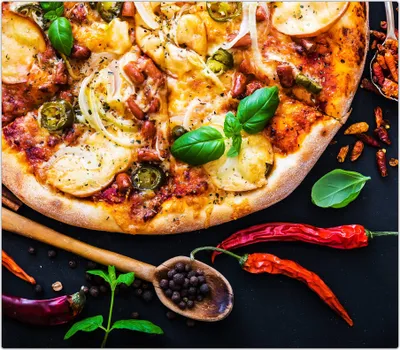 Produktbild von Spritzschutz Herdabdeckplatte Schneidebrett aus Glas Pizza und Chili 1-Teilig (60x52cm)