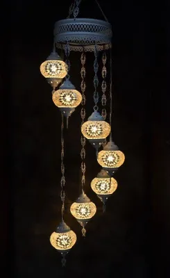 Obrázok produktu pre Závesná lampa s farebnou sklenenou mozaikou, orientálna lustrová lampa v krémovo bielej farbe, 7 sklenených gúľ, ručne vyrobená v Turecku