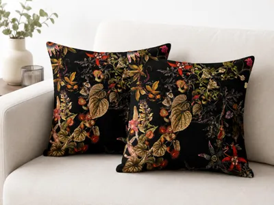 Obrázok produktu pre Sada dvoch dekoratívnych vankúšikov, 45 × 45 cm – Vankúšiky pripravené na použitie (vrátane výplne) – Čierna zamatová látka s botanickým motívom kvetov a bylín