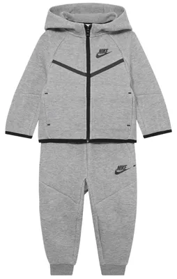 Produktbild von Nike Kids Tech Fleece Set Grau 24 Months Jungen,Mädchen Grau 24 Months