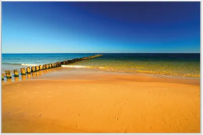 Produktbild von Wallario Wandbild Sandstrand in orange - Blaues Meer - Blauer Himmel, Größe: 61 x 91,50 cm, Poster mit weißem Aluminiumrahmen