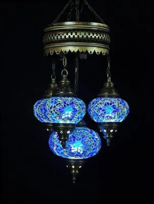Zdjęcie produktu dla 4-kloszowa turecka lampa wisząca z mozaikowego szkła w kolorze niebieskim – orientalne żyrandole zapewniające nastrojowe oświetlenie