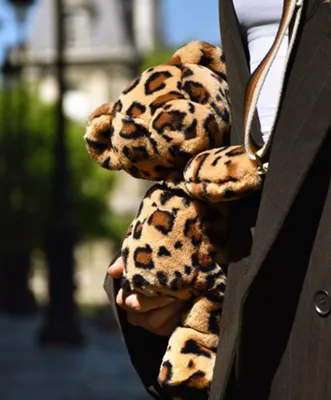 Obrázok produktu pre Doudou Plyšová kabelka cez rameno, motív leopard, 30 cm