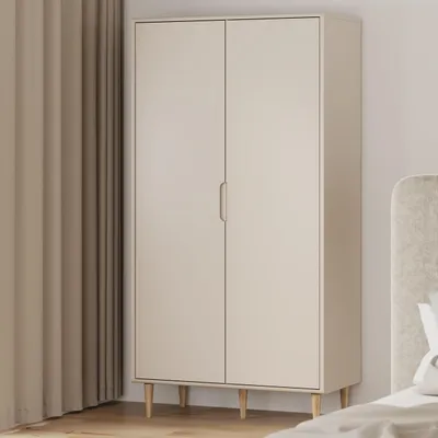 Produktbild von Forte SHERBROOKE Kleiderschrank 105 110, Skandi-Stil, leichte Montage dank EasyKlix by Forte, 2 Türen , hohe Füße, Holzwerkstoff, Kaschmir Beige, 104,6 cm breit x 201,8 cm hoch x 52,4 cm tief