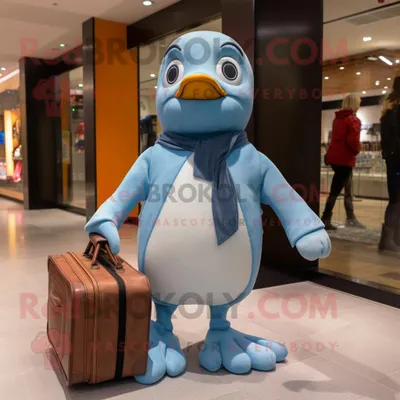 Produktbild von Himmelblauer REDBROKOLY Pinguin Maskottchen kostüm gekleidet in Röhrenjeans und Aktentaschen