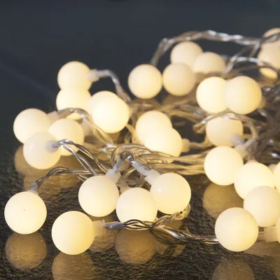 Produktbild von Star Trading  LED Party Lichterkette Außen 50 LEDs warmweiß Kugeln weiß 7,35m