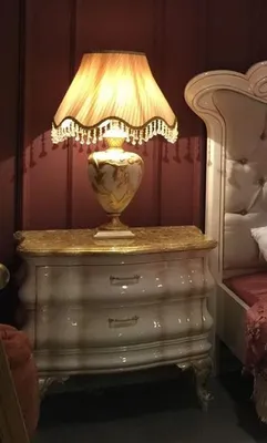 Produktbild von Casa Padrino Luxus Barock Nachtkommode Weiß / Gold - Handgefertigter Barock Nachttisch mit 2 Schubladen - Barock Schlafzimmer Möbel