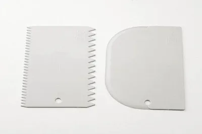 Produktbild von Teigschaber und Tortenkamm - Flexibel und Stabil - 2 Stück - Weiß