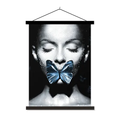 Produktbild von MuchoWow® Textilposter Frau - Schmetterling - Blau 40x53 cm mit schwarzem Rahmen - Abbildung