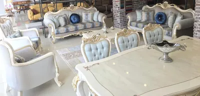 Produktbild von Casa Padrino Luxus Barock Wohnzimmer Set Grau / Blau / Weiß / Gold - 2 Sofas & 2 Sessel & 1 Couchtisch - Wohnzimmer Möbel im Barockstil - Edel & Prunkvoll
