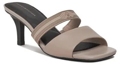 Productafbeelding van Tommy Hilfiger damessandalen met hak, model stiletto, (gladde taupekleur), maat 38