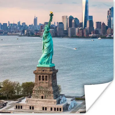 Produktbild von MuchoWow® Poster Freiheitsstatue mit der Skyline von New York 50x50 cm - Wohnzimmerdekoration