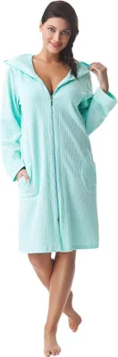 Produktbild von DOROTA kuscheliger und moderner Damen Baumwoll-Bademantel mit Taschen, Reißverschluss & Kapuze, mint Gr. XXL